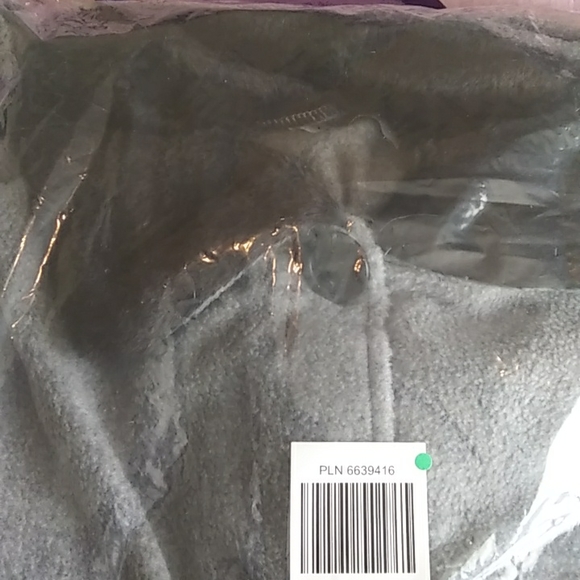 *NWT* Seventh Avenue Fleece Cape with Matching Gloves - Picture 4 of 5